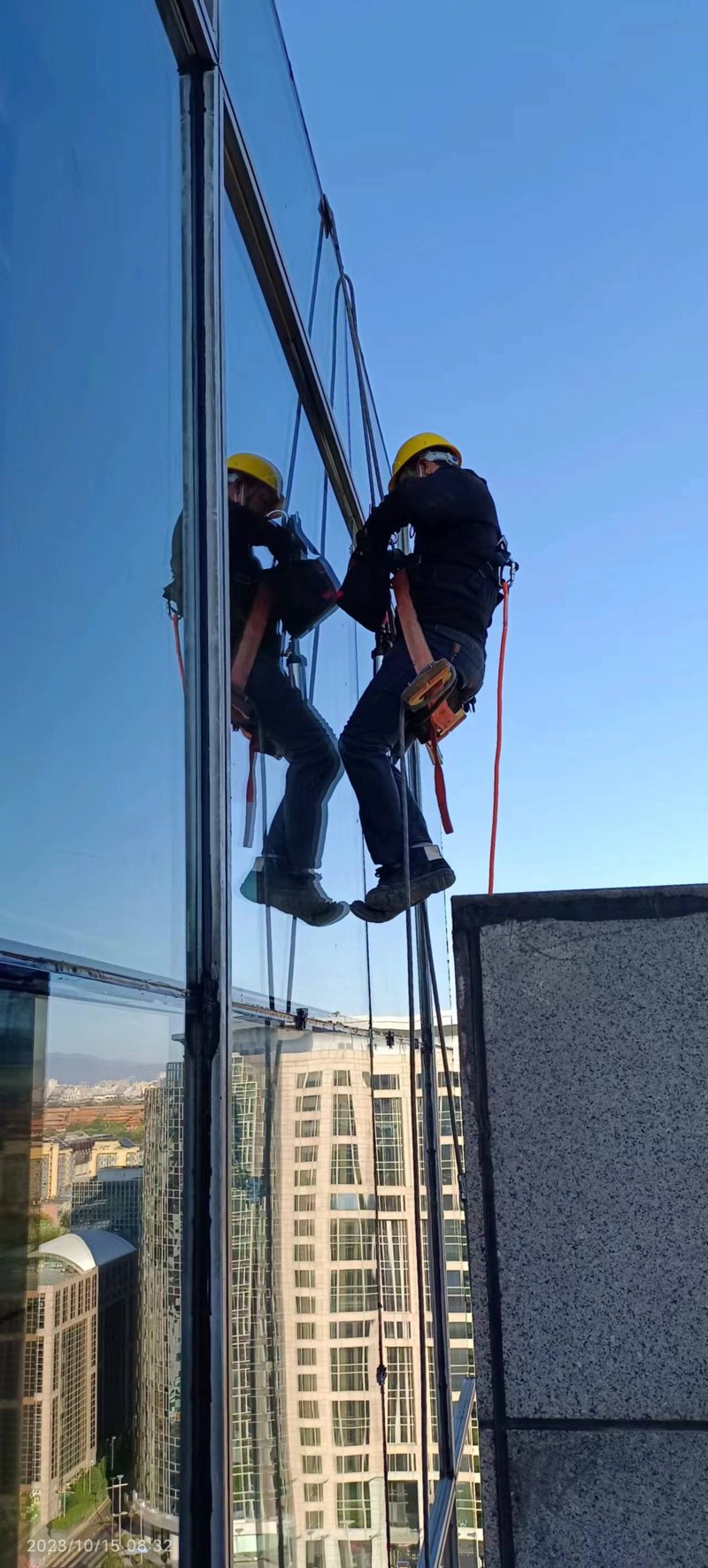 玻璃幕墙：城市建筑的隐形盔甲