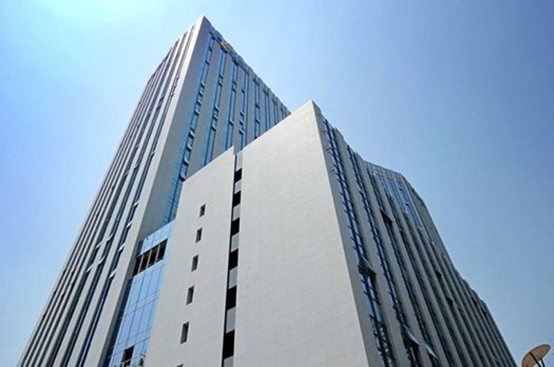 现代建筑中的绿色革命：幕墙设计引领新趋势