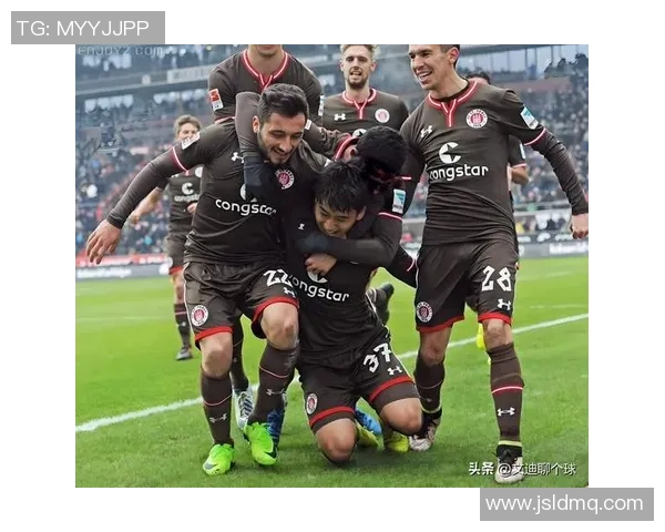 足球赛场激烈对决从球星登场顺序看如何影响比赛走向与胜负结果