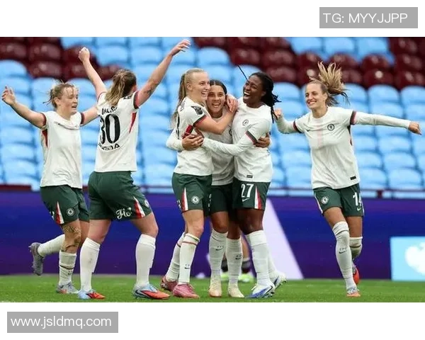 女足球星科尔闪耀赛场以坚毅与拼搏精神点燃新一代年轻球迷热情