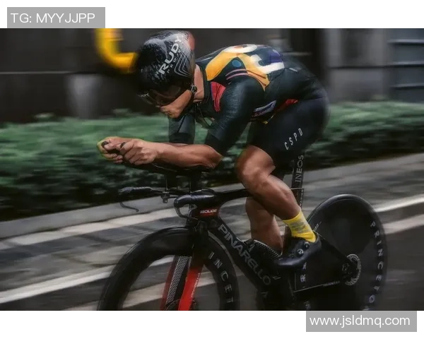 德国足球明星化身骑行勇士参加国际自行车赛挑战全新极限