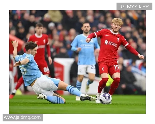 足球巨星豪华别墅入住揭秘 高端生活方式与绿茵场上的精彩瞬间交织